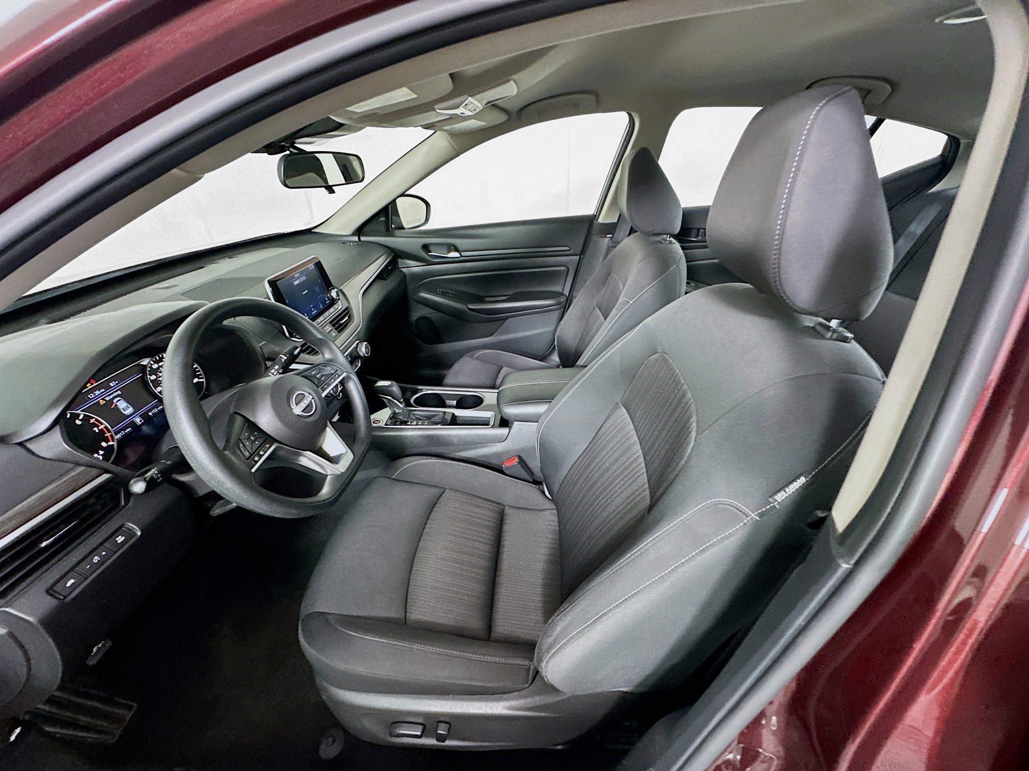 Used 2024 Nissan Altima 2.5 SV image 13
