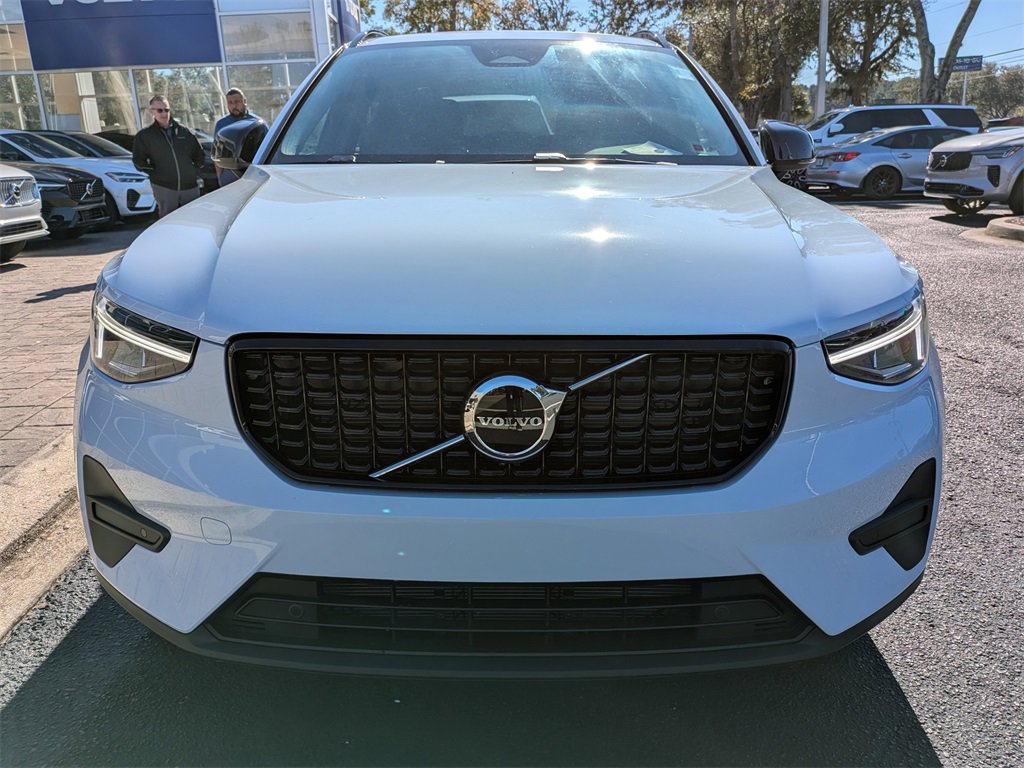 Used 2026 Volvo XC40 B4 Core image 9