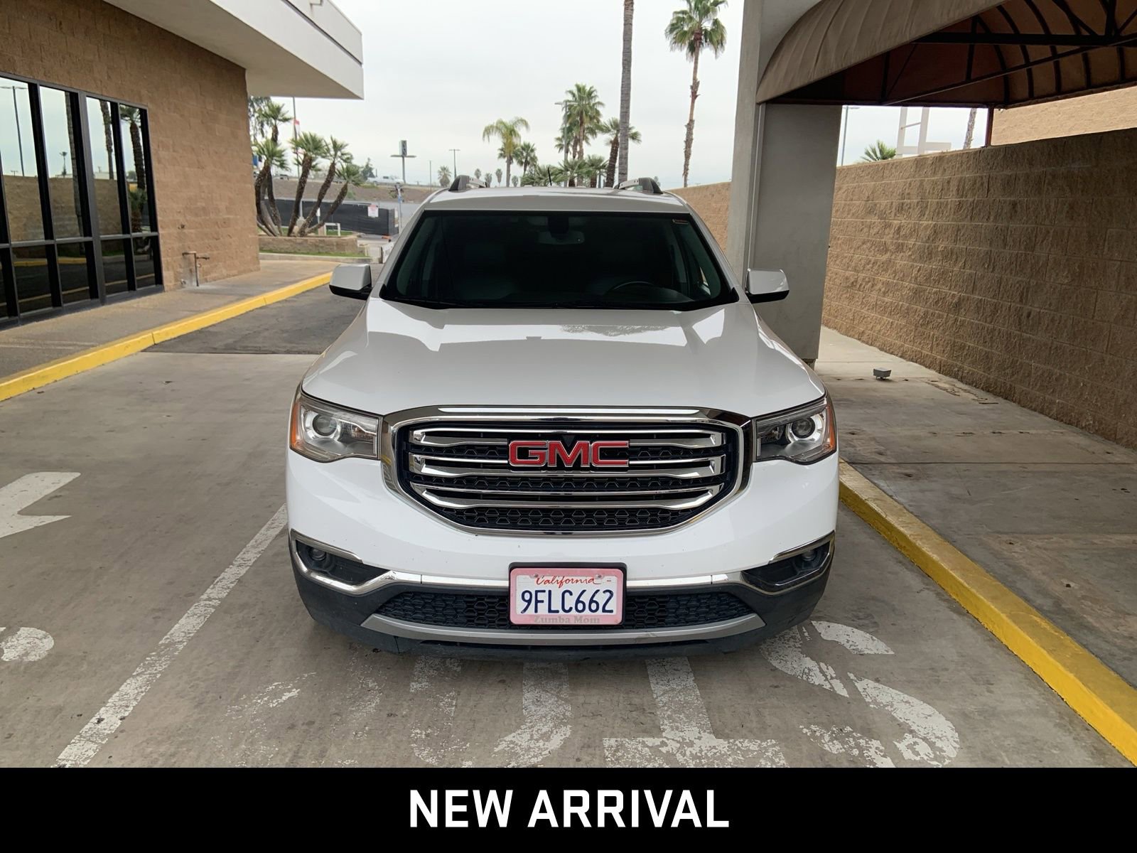 Used 2017 GMC Acadia SLT image 2