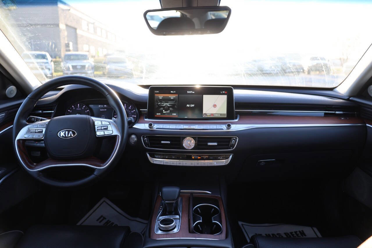 Used 2020 Kia K900 Luxury image 14