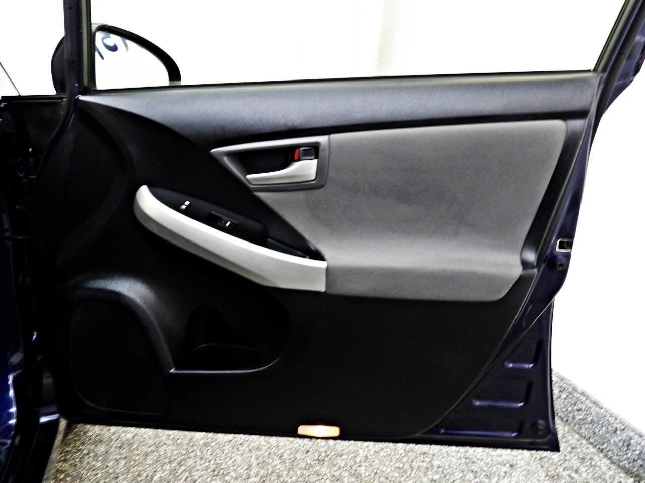 Used 2015 Toyota Prius Two image 17