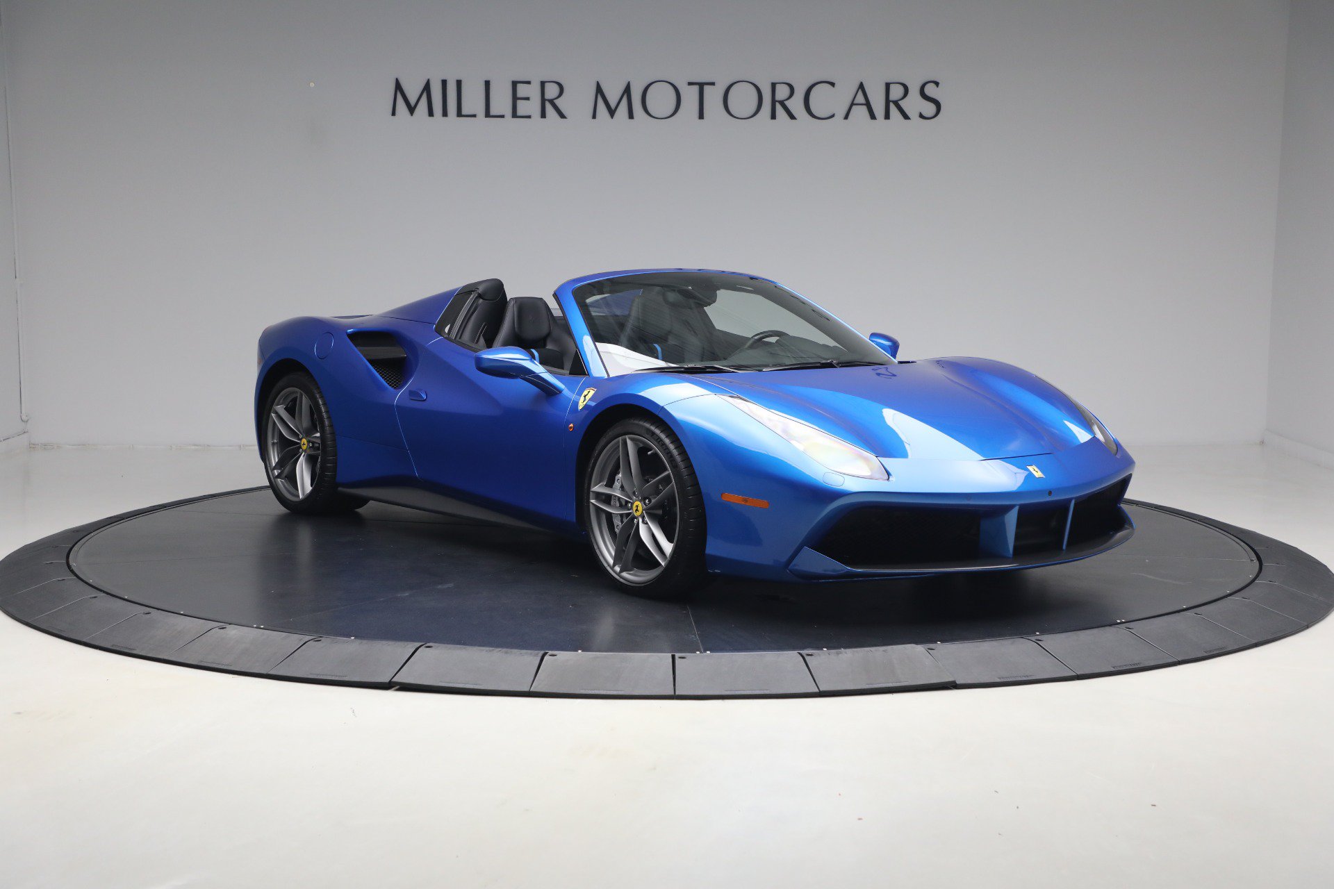 Used 2017 Ferrari 488 Spider RWD image 11