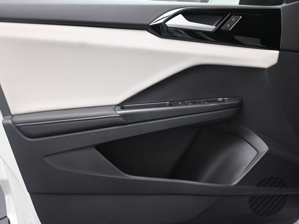 New 2025 Volkswagen Taos S image 23