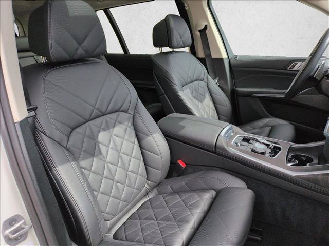 Used 2025 BMW X7 xDrive40i w/ Premium Package AWD/4WD image 23