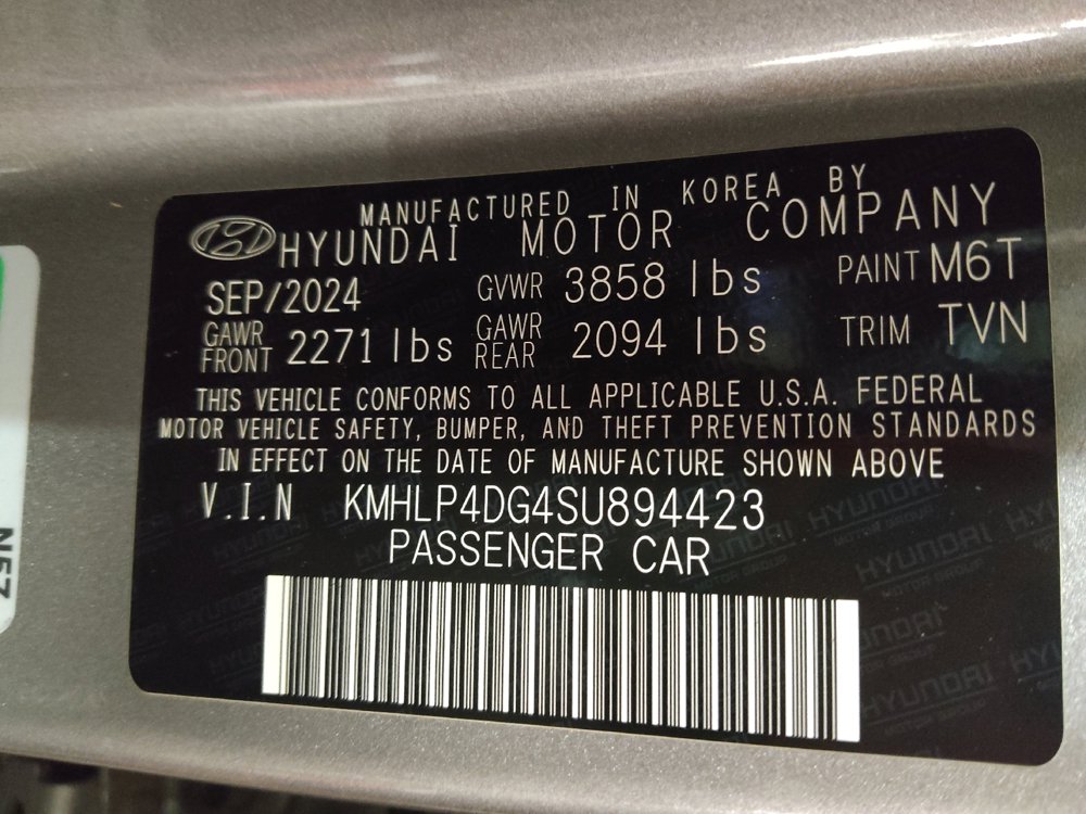 Used 2025 Hyundai Elantra Limited FWD image 33