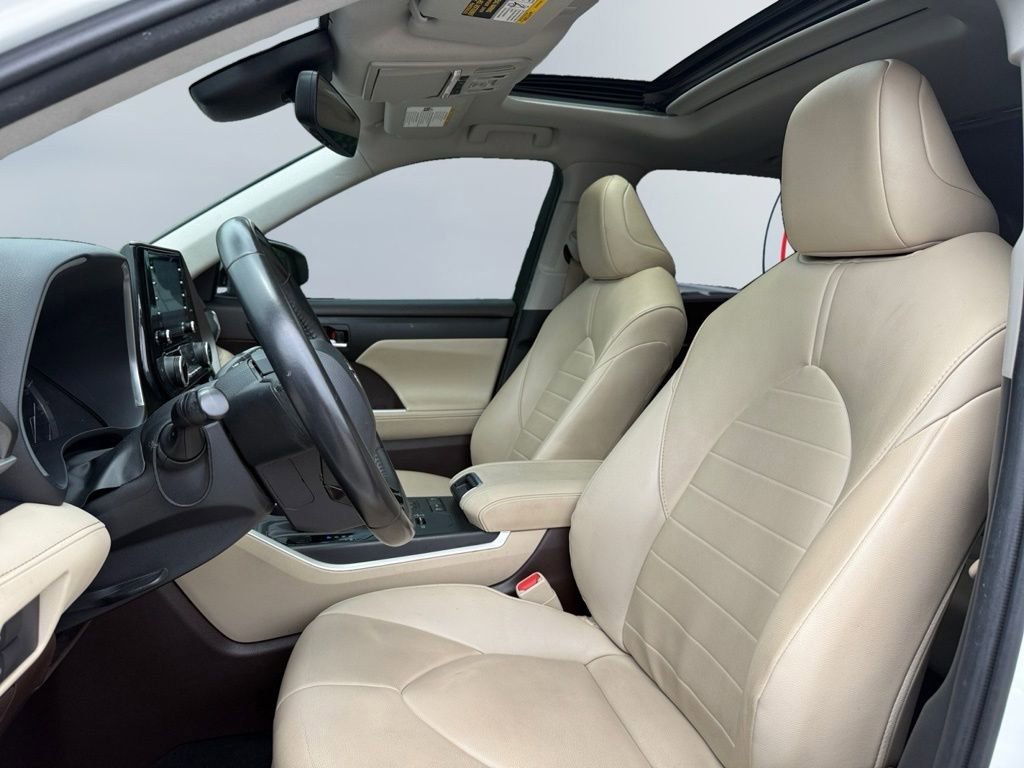 Used 2020 Toyota Highlander XLE FWD image 19