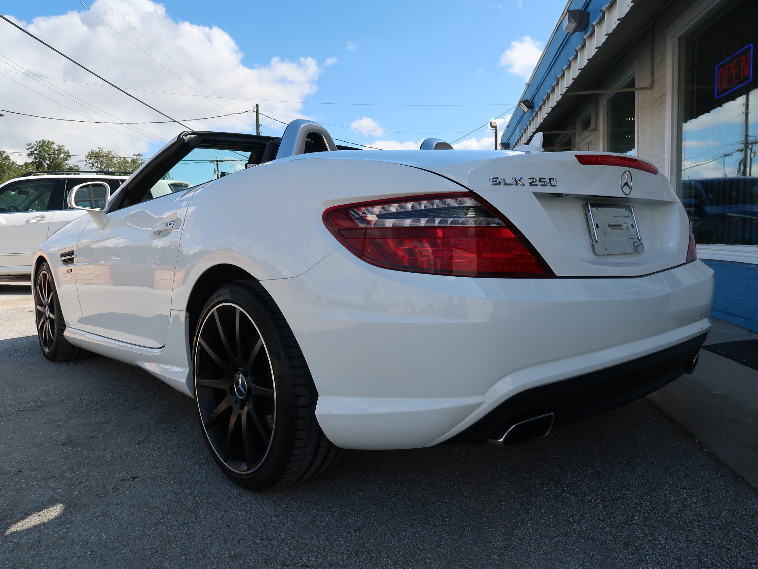 Used 2015 Mercedes-Benz SLK 250 image 9