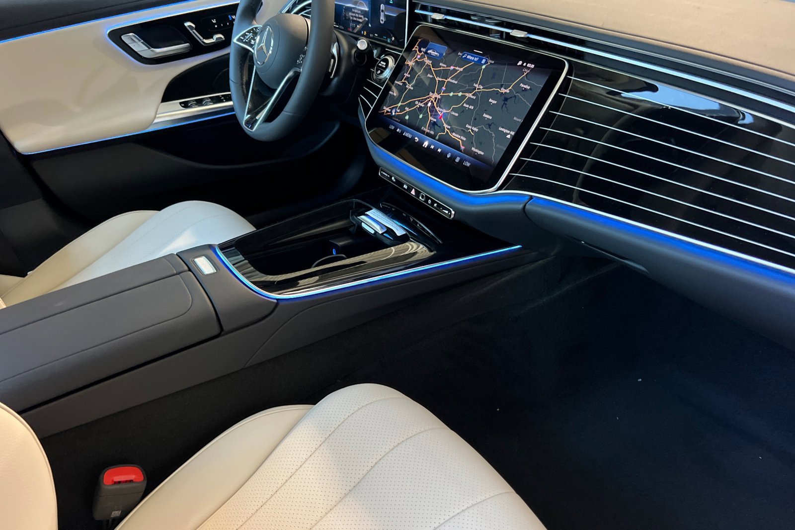 New 2025 Mercedes-Benz E 350 4MATIC Sedan image 18