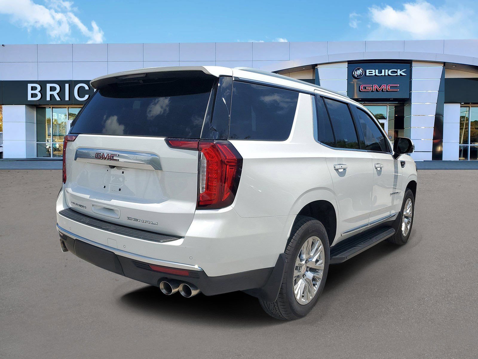 Used 2023 GMC Yukon Denali AWD/4WD image 3