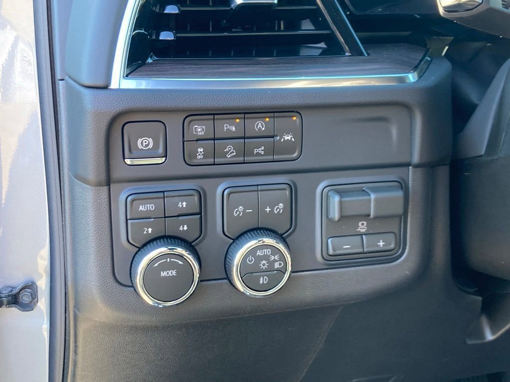 New 2026 Chevrolet Suburban LT w/ Comfort Package AWD/4WD image 13