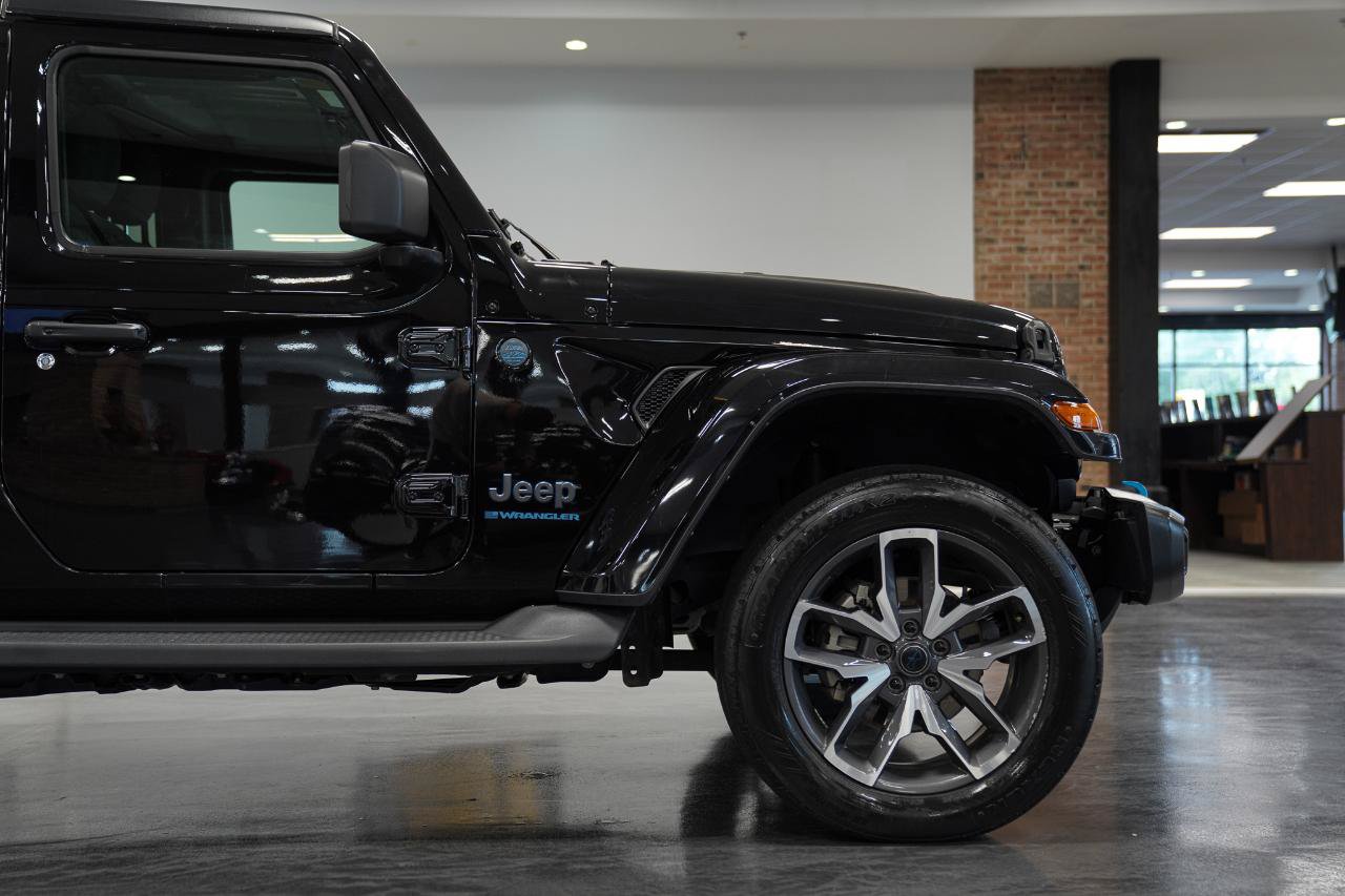 Used 2024 Jeep Wrangler Unlimited w/ Convenience Group AWD/4WD image 12