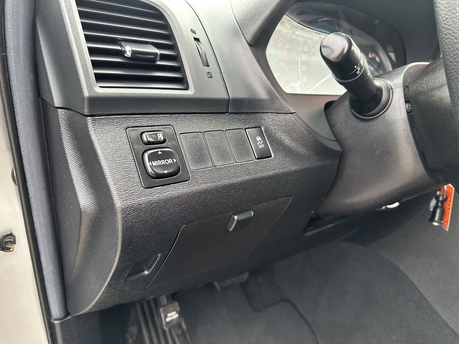 Used 2015 Toyota Venza LE image 20