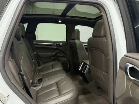 Used 2018 Porsche Cayenne Platinum Edition image 13