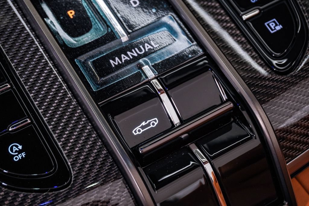 New 2026 Aston Martin Vanquish Convertible RWD image 33