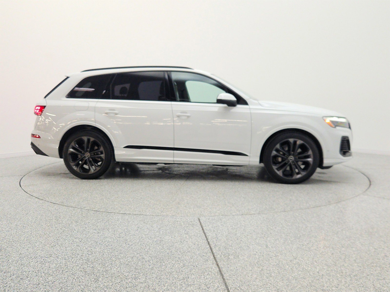 Used 2025 Audi Q7 3.0T Prestige w/ Prestige Package AWD/4WD image 4