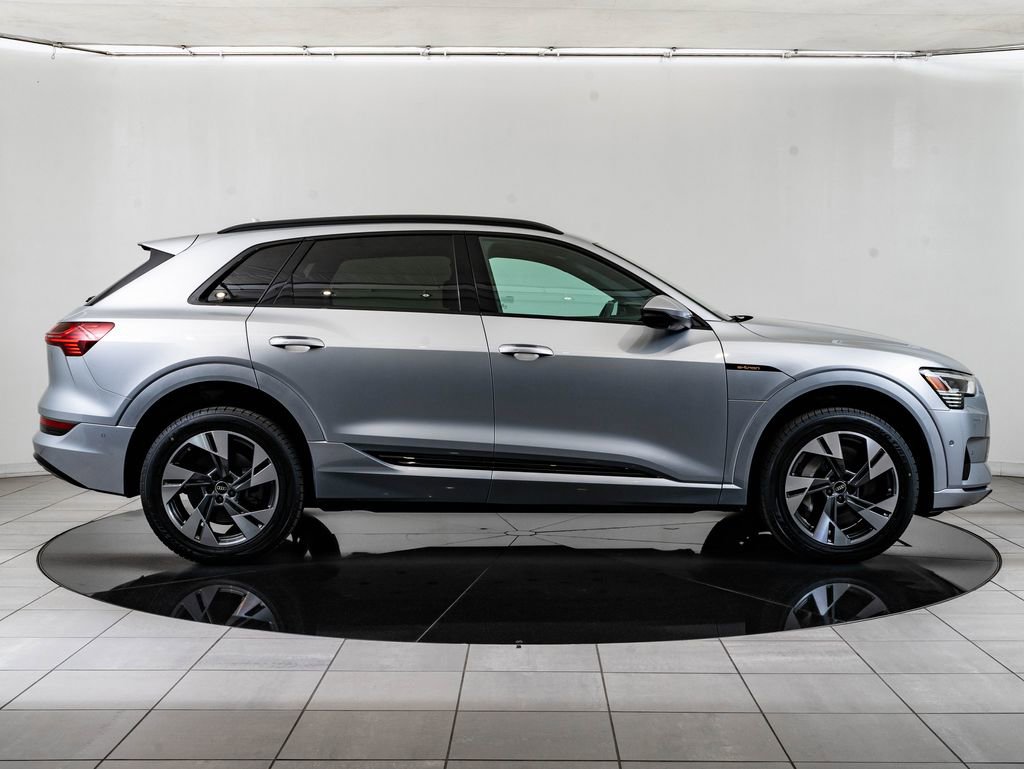 Used 2022 Audi e-tron Premium w/ Convenience Plus Package image 11