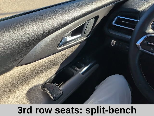 Used 2025 Chevrolet Traverse LT w/ Driver Confidence Package image 11