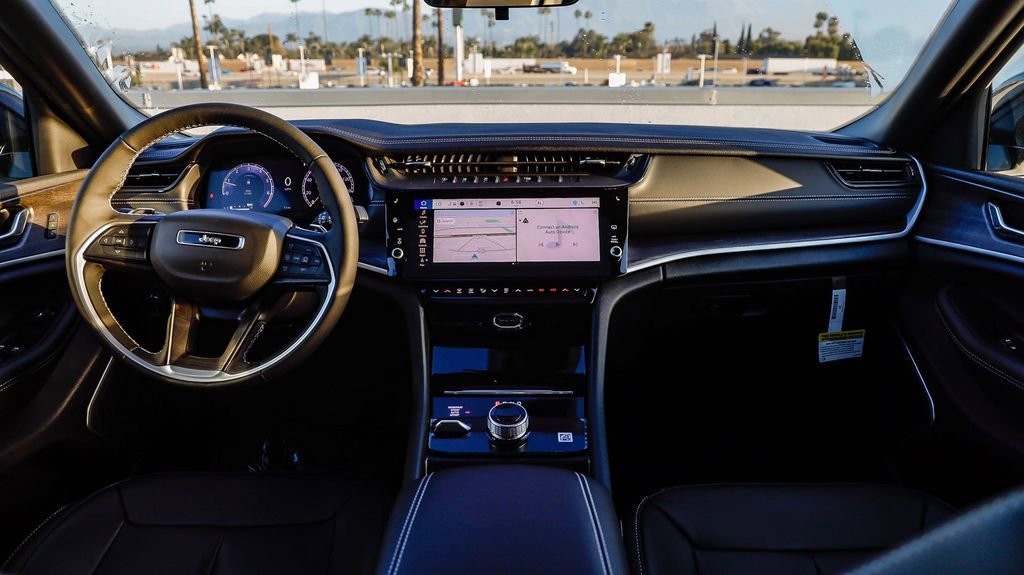 New 2026 Jeep Grand Cherokee Limited w/ Limited Altitude Package image 15