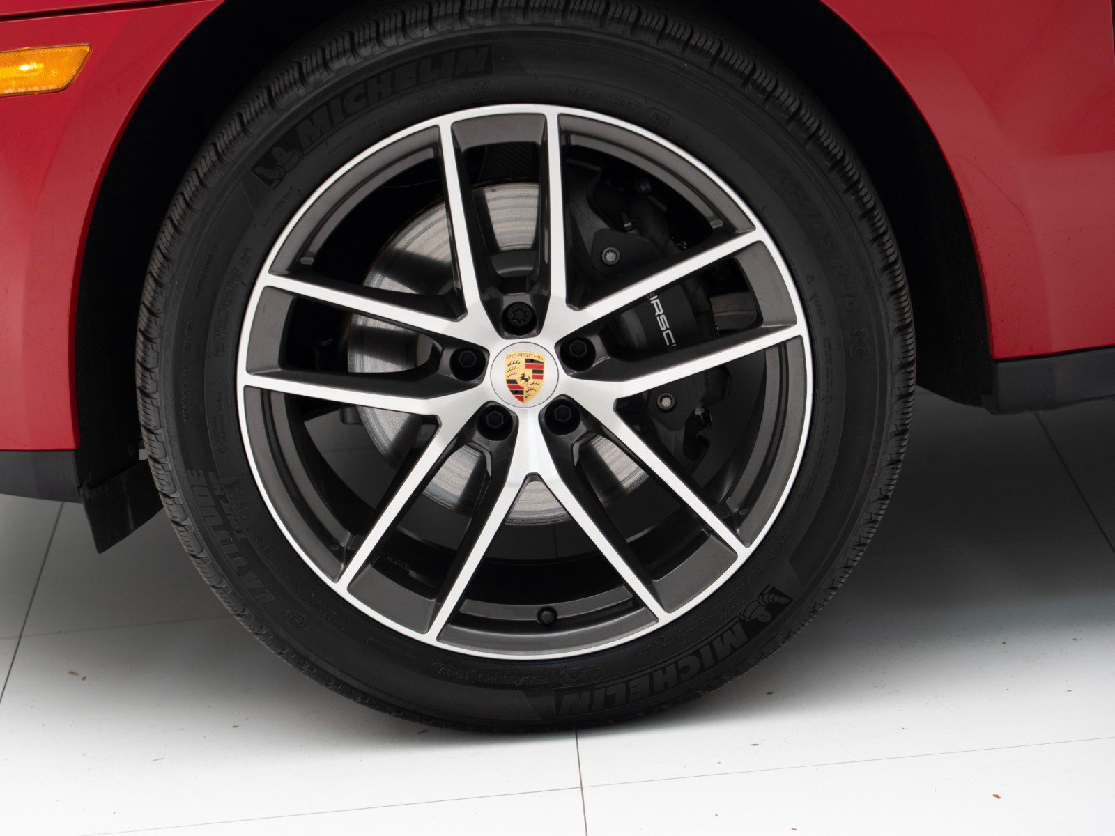 Certified 2025 Porsche Macan AWD/4WD image 12