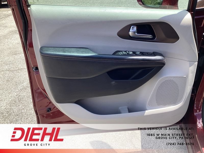 Used 2019 Chrysler Pacifica Touring Plus w/ Cold Weather Group FWD image 13