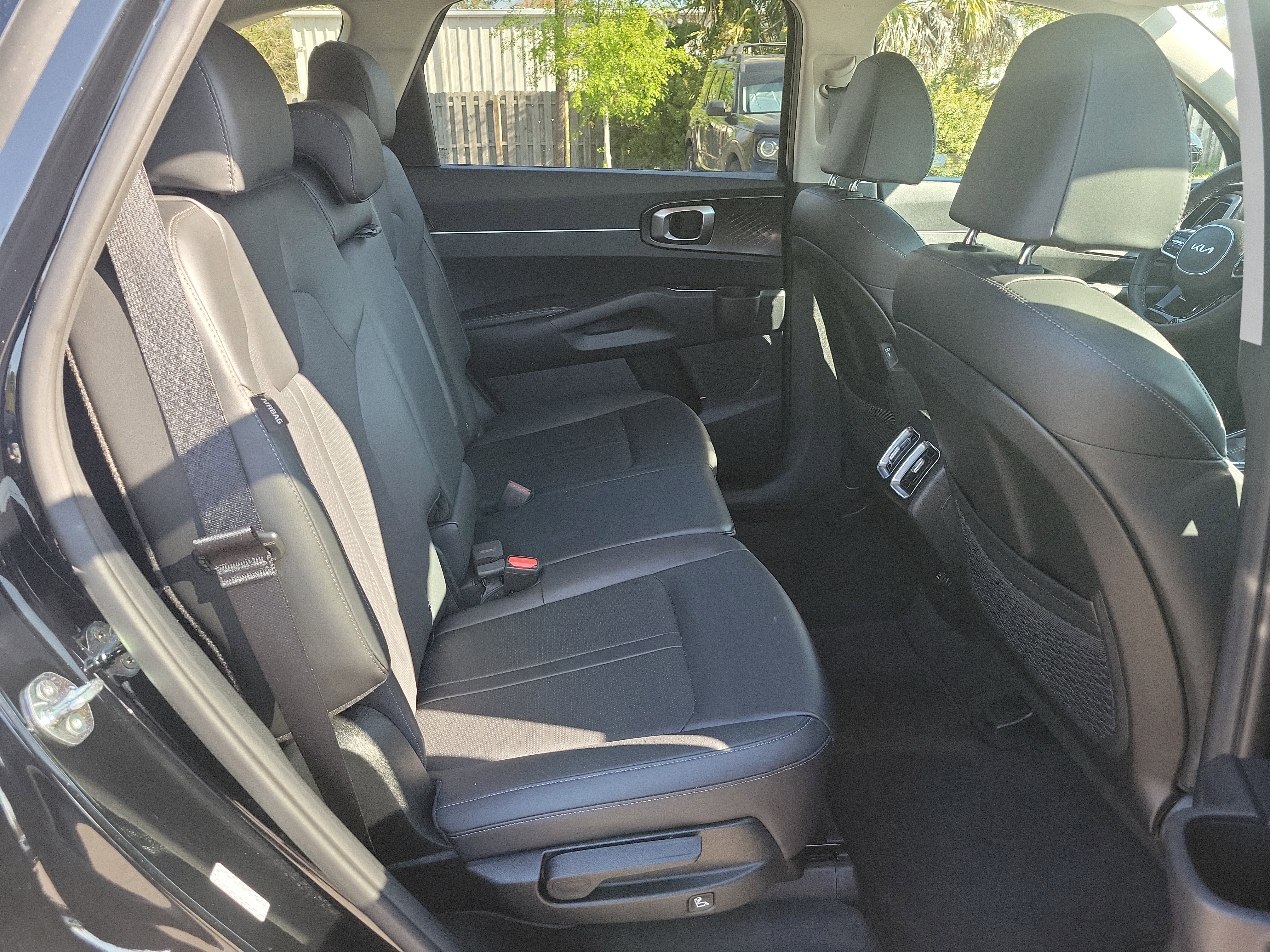 Certified 2025 Kia Sorento S image 12