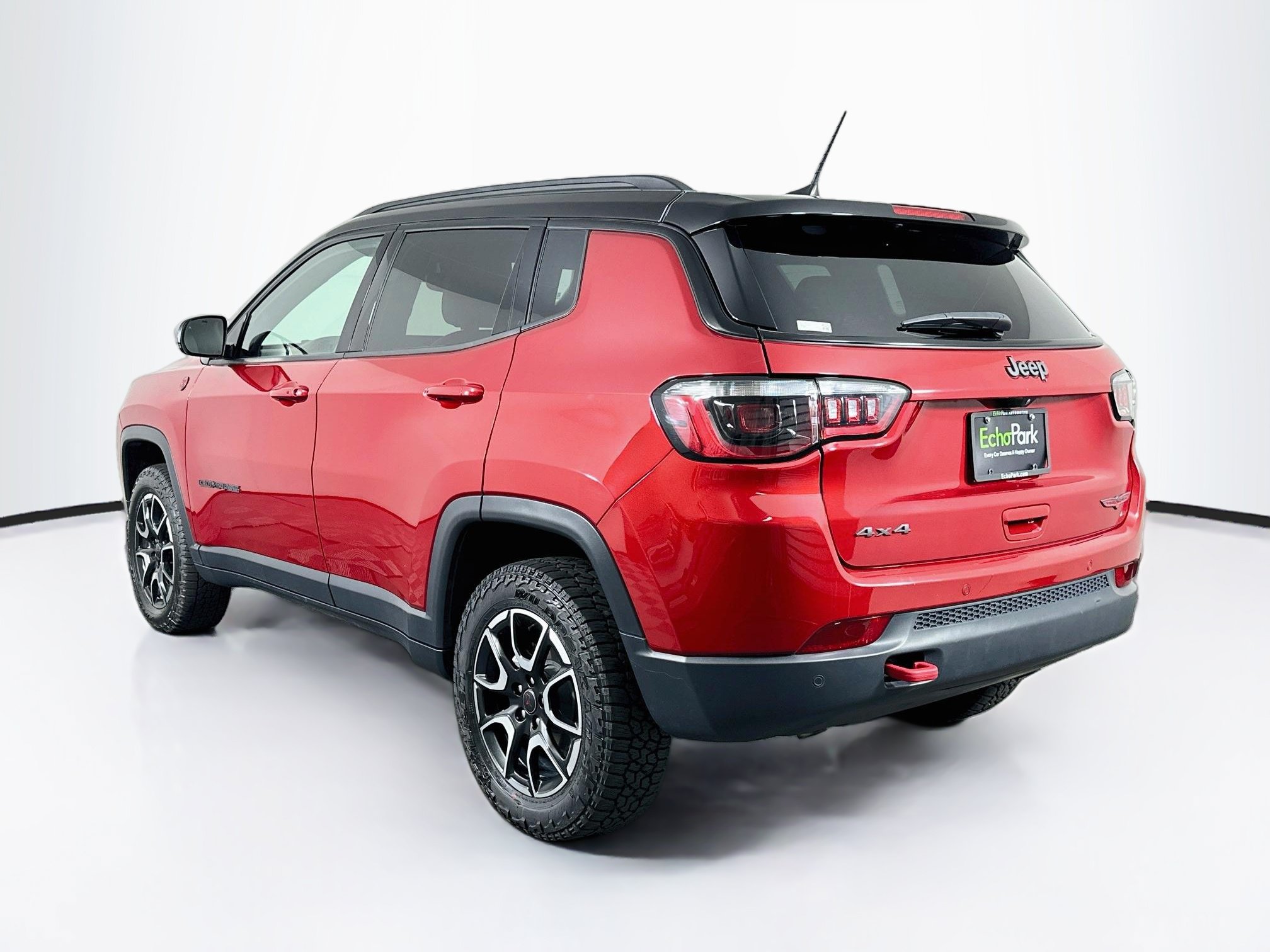 Used 2025 Jeep Compass Trailhawk AWD/4WD image 5
