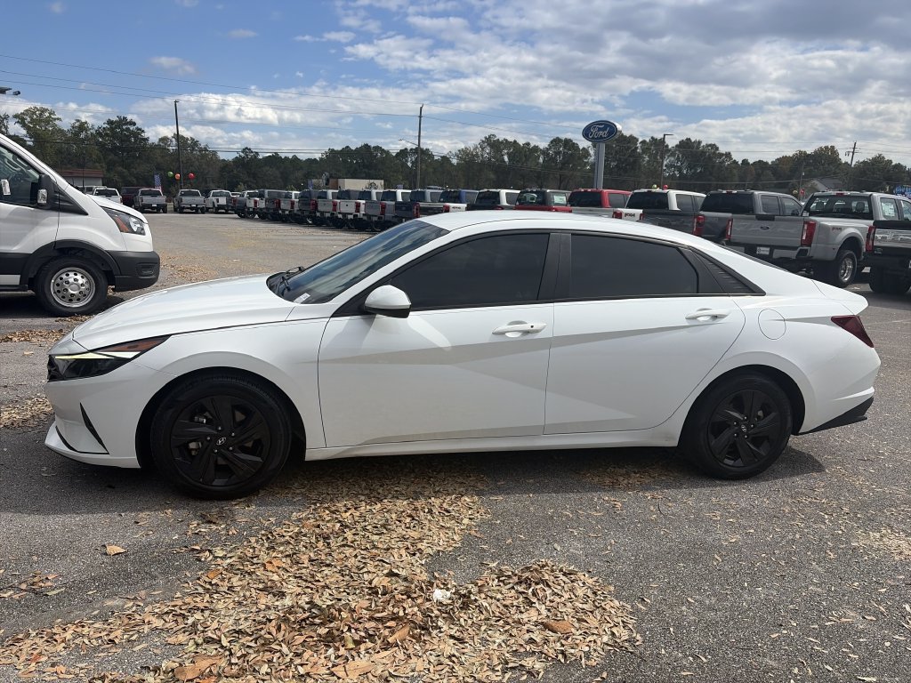 Used 2021 Hyundai Elantra SEL w/ Convenience Package FWD image 4