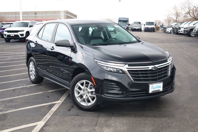 Used 2024 Chevrolet Equinox LS w/ Driver Confidence II Package image 2