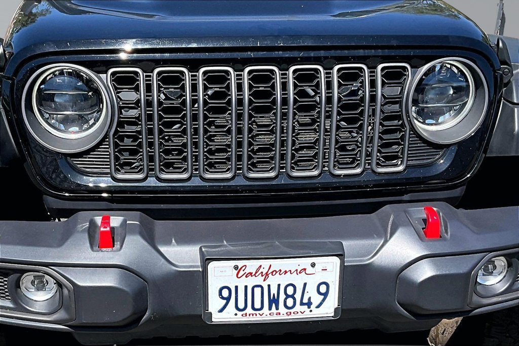 Certified 2025 Jeep Wrangler Unlimited Rubicon w/ Convenience Group AWD/4WD image 28