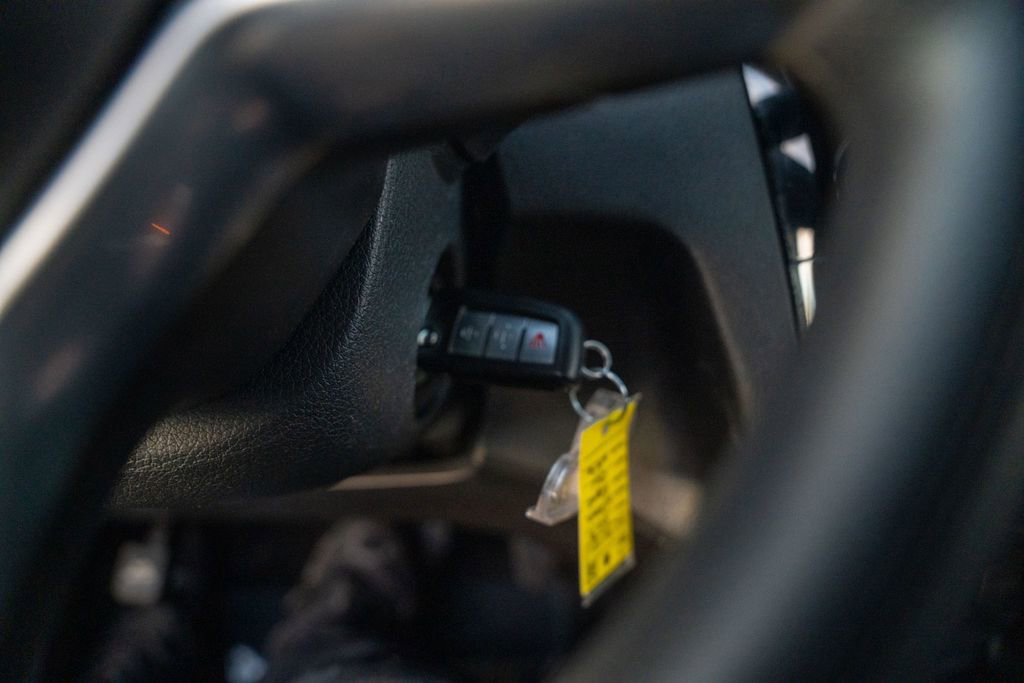 Used 2019 Nissan Rogue SV image 26