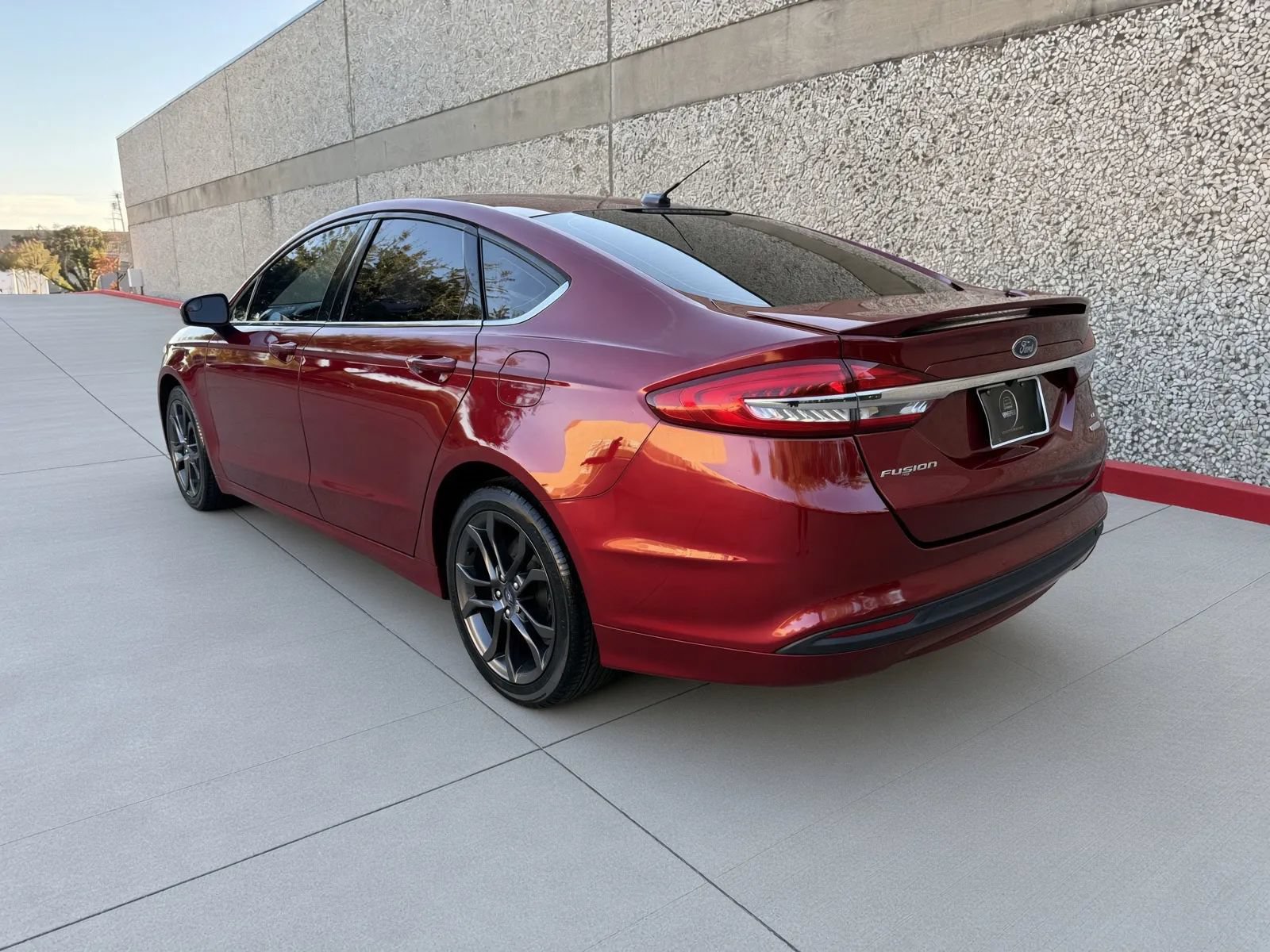 Used 2018 Ford Fusion SE w/ Equipment Group 201A FWD image 4