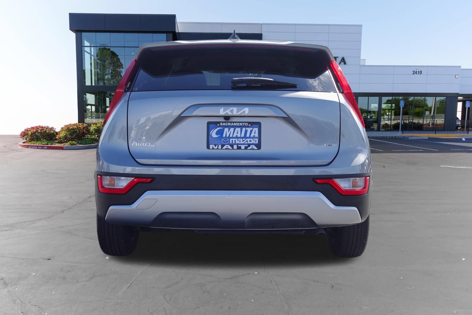 Used 2025 Kia Niro LX FWD image 4