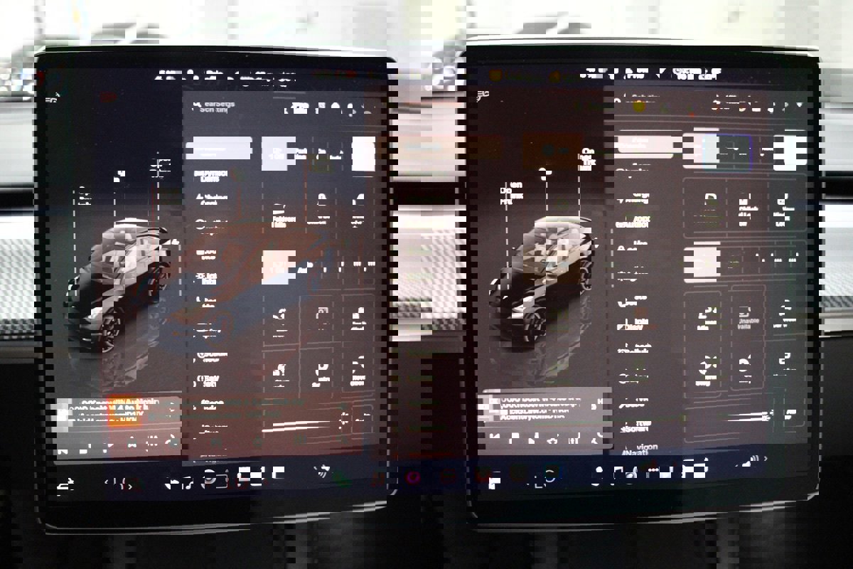 Used 2022 Tesla Model Y Performance image 33