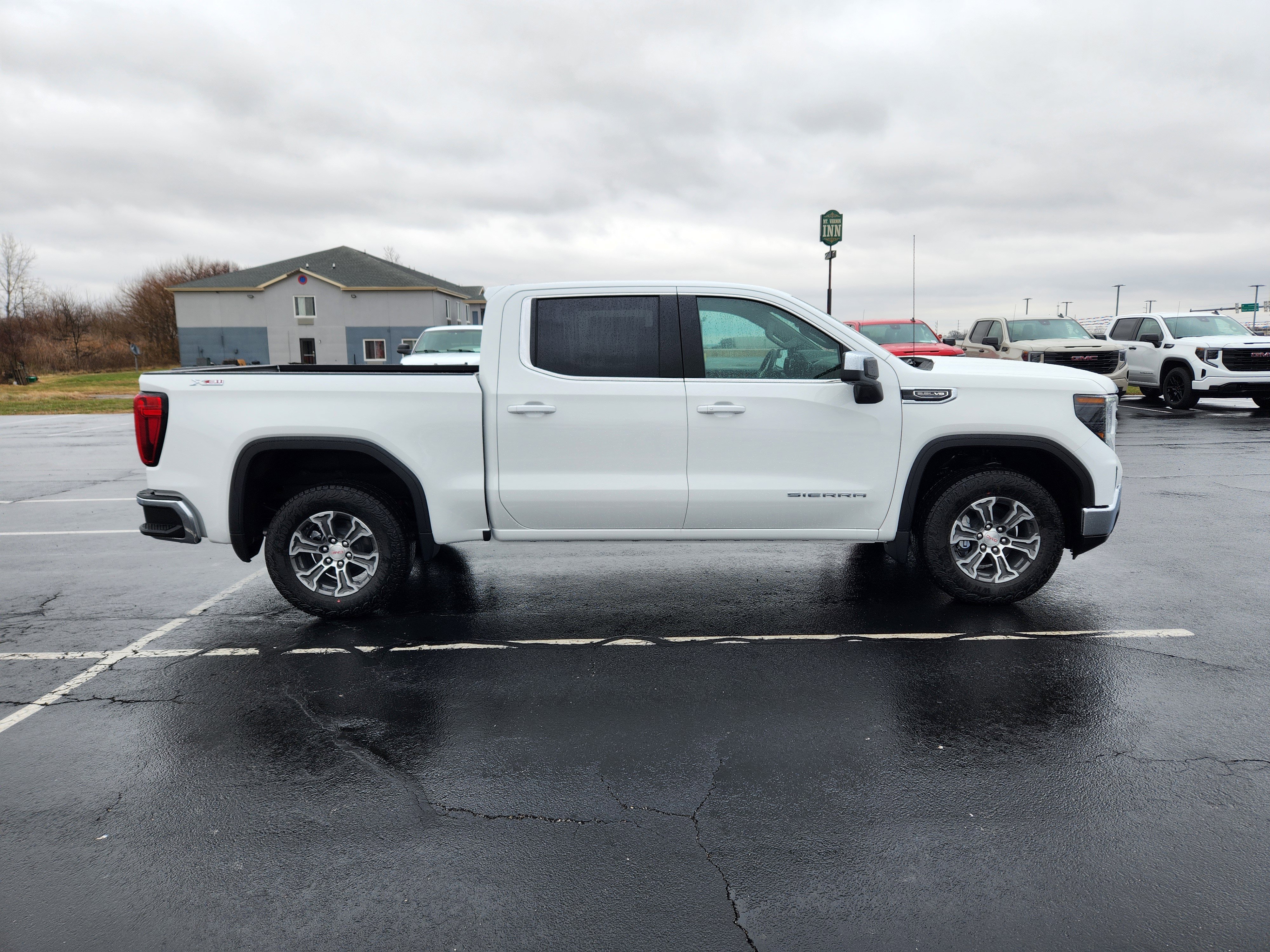 New 2026 GMC Sierra 1500 SLE image 5