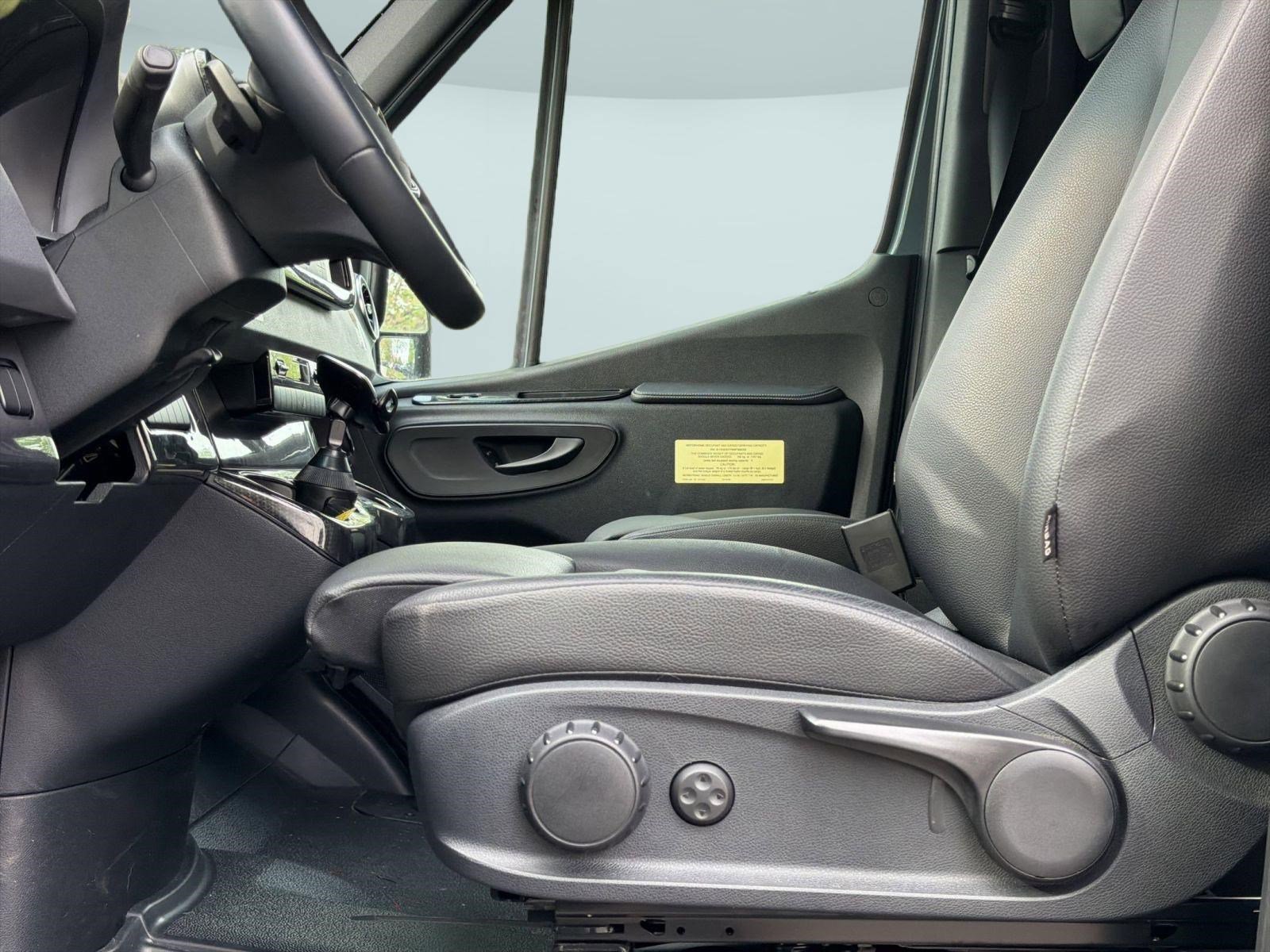 Used 2021 Mercedes-Benz Sprinter 2500 image 14