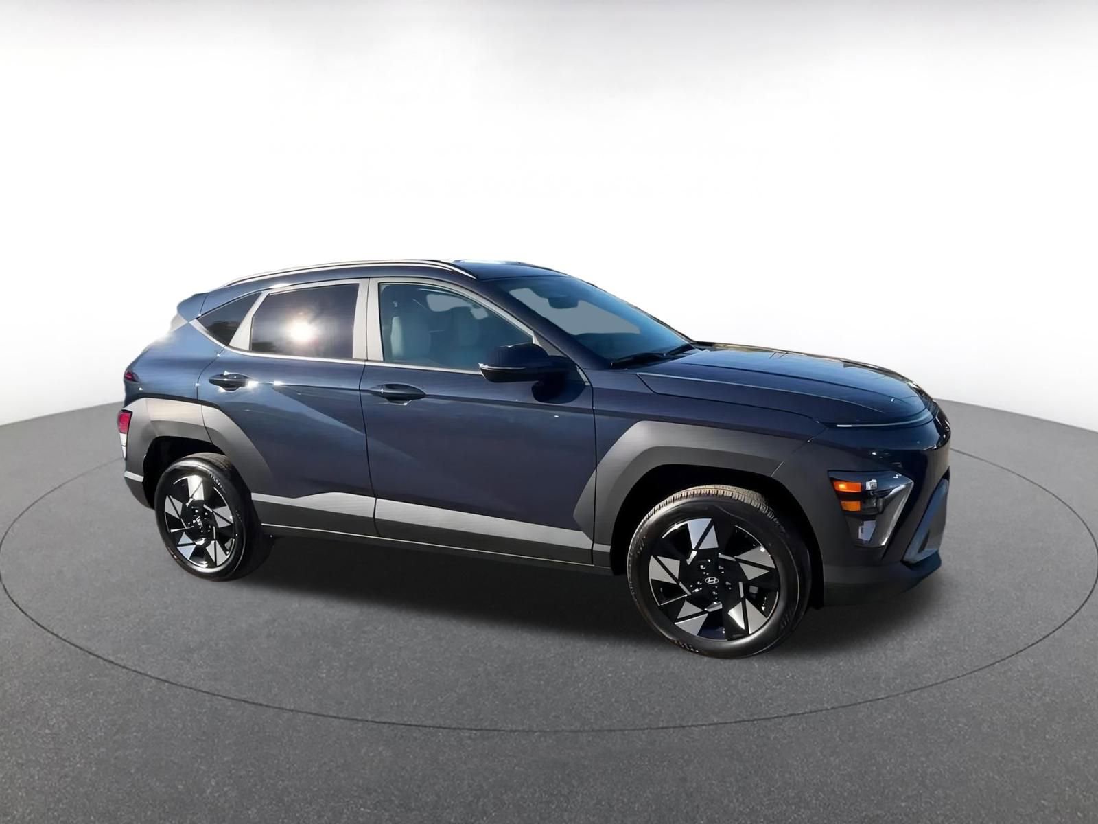Used 2025 Hyundai Kona SEL image 2
