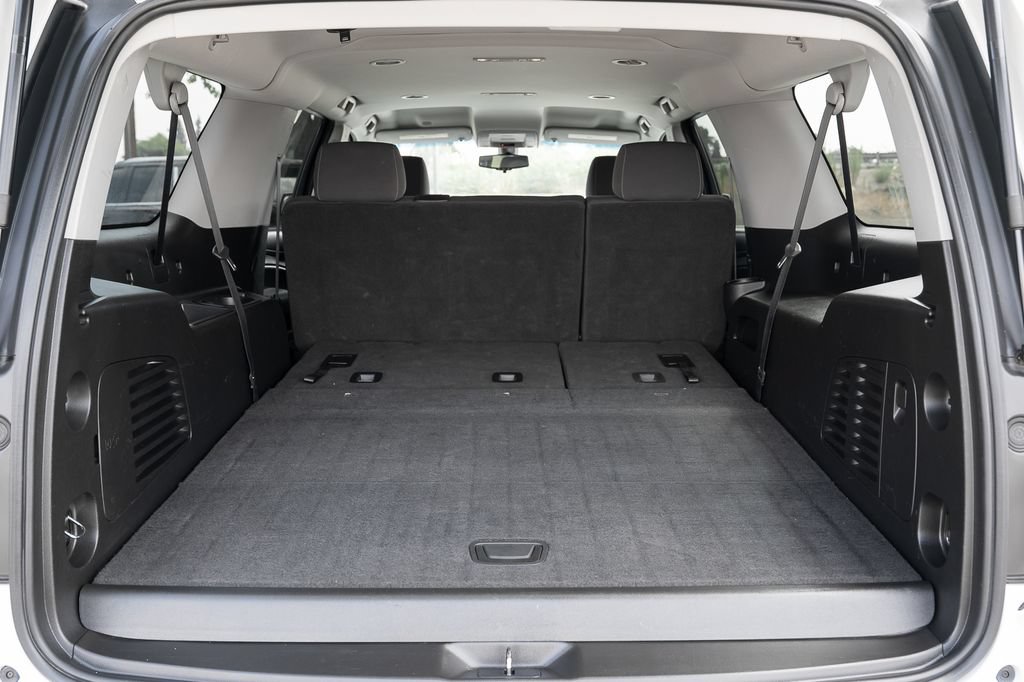Used 2018 Chevrolet Suburban LS RWD image 39