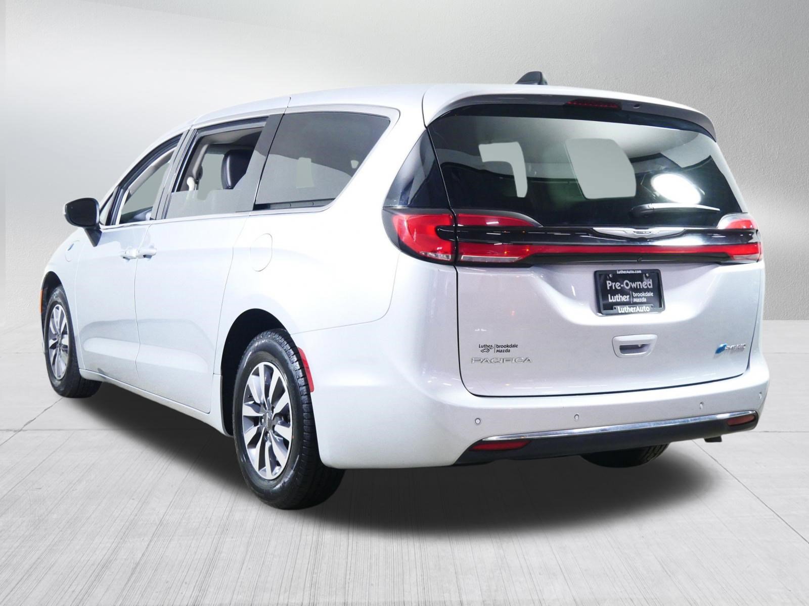 Used 2023 Chrysler Pacifica Touring-L image 5