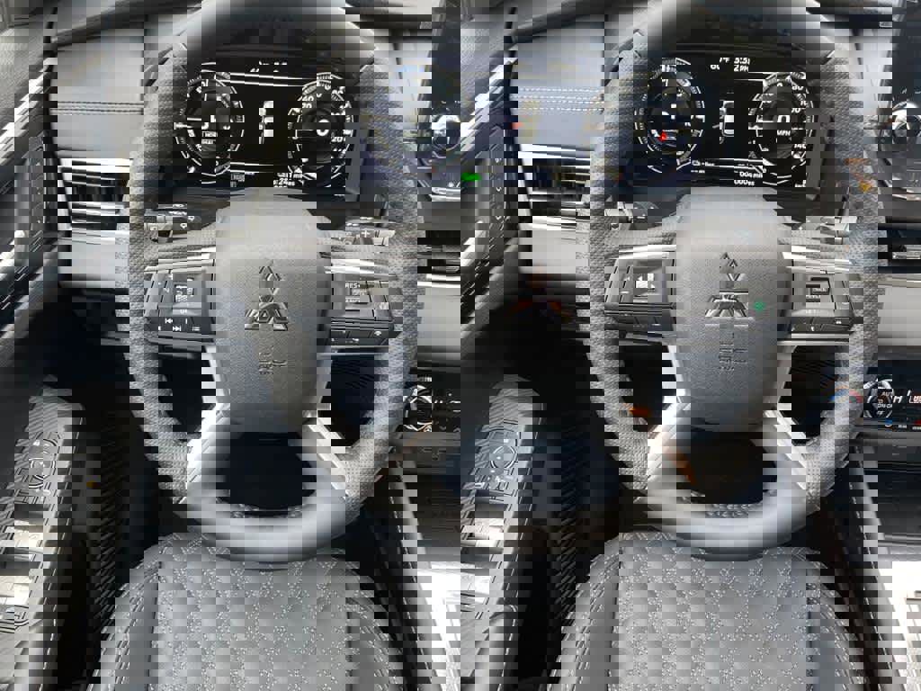 New 2025 Mitsubishi Outlander SEL image 5