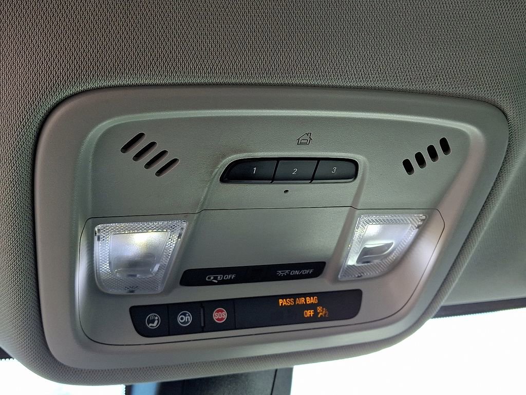 Used 2020 Chevrolet Traverse LT w/ Driver Confidence II Package image 23