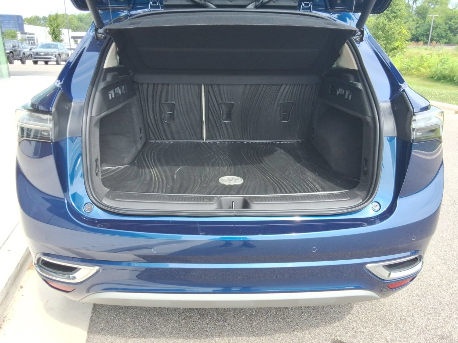 Used 2023 Buick Envision Avenir FWD image 32