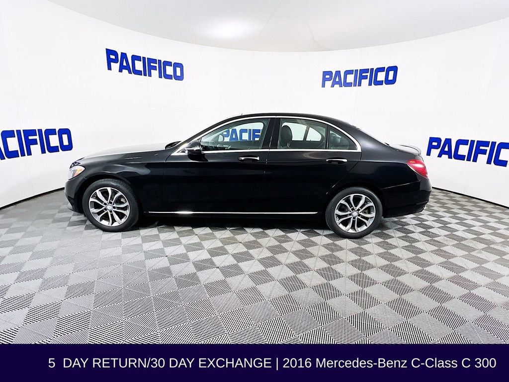 Used 2016 Mercedes-Benz C 300 4MATIC Sedan image 4
