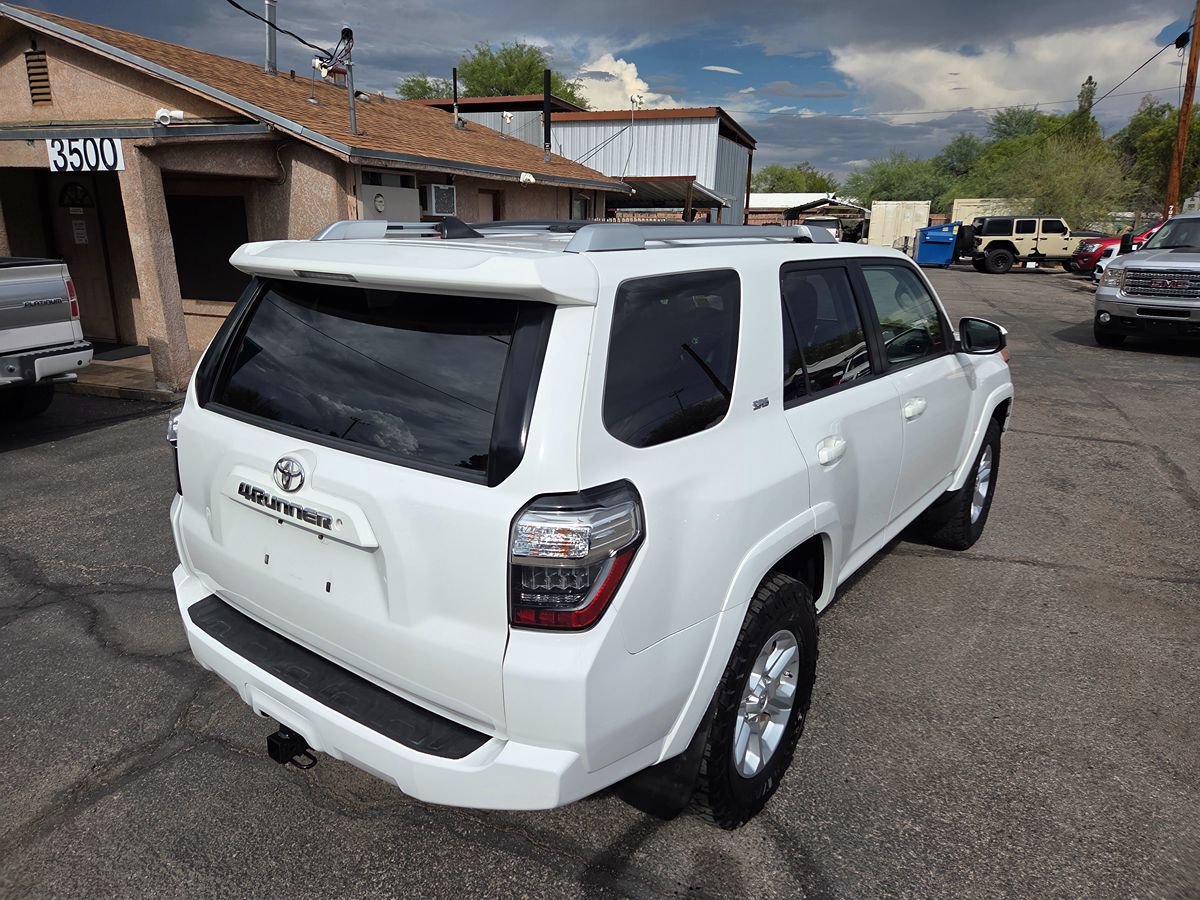 Used 2018 Toyota 4Runner SR5 AWD/4WD image 9