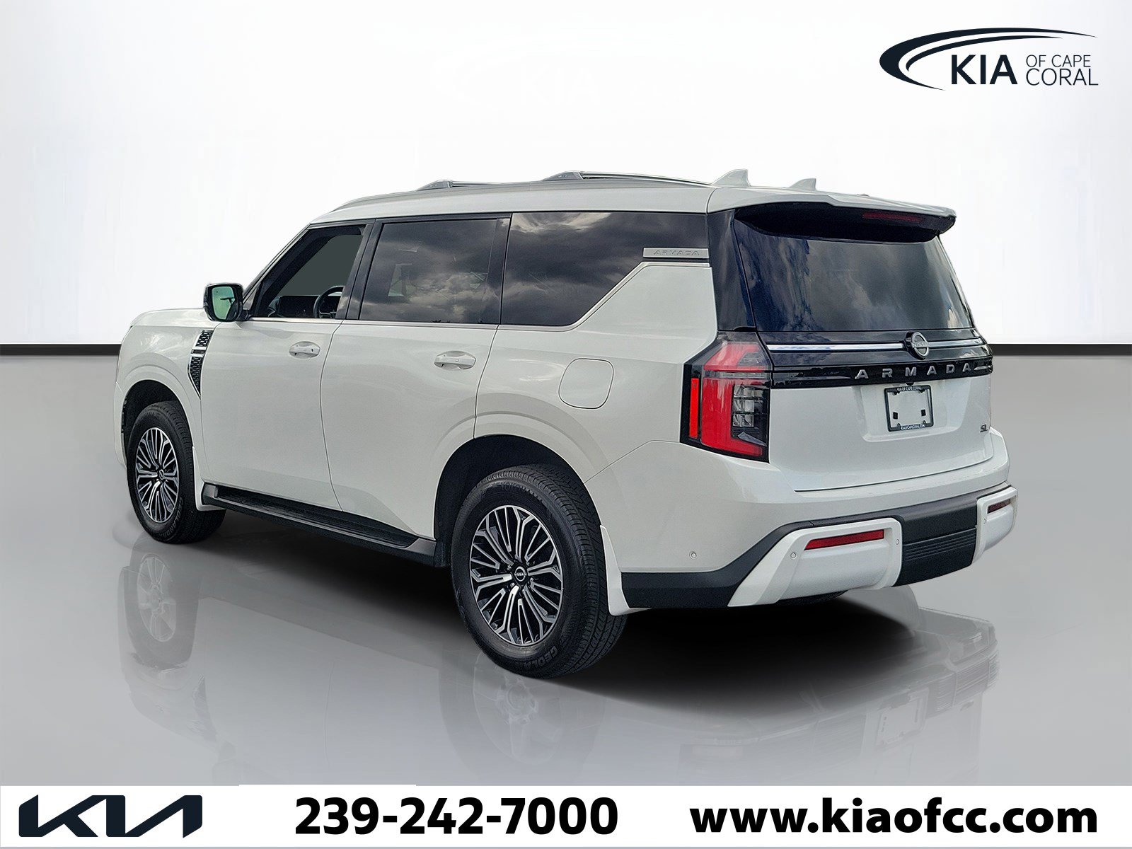 Used 2025 Nissan Armada SL AWD/4WD image 4