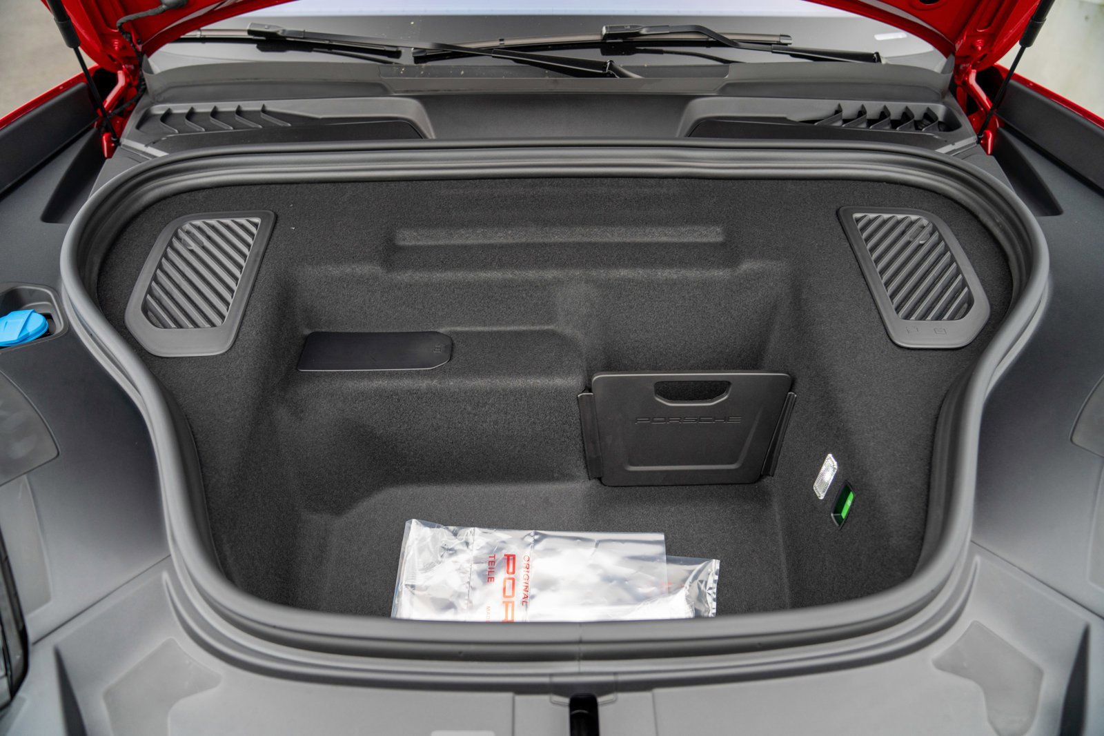 New 2026 Porsche Macan Turbo Electric image 28