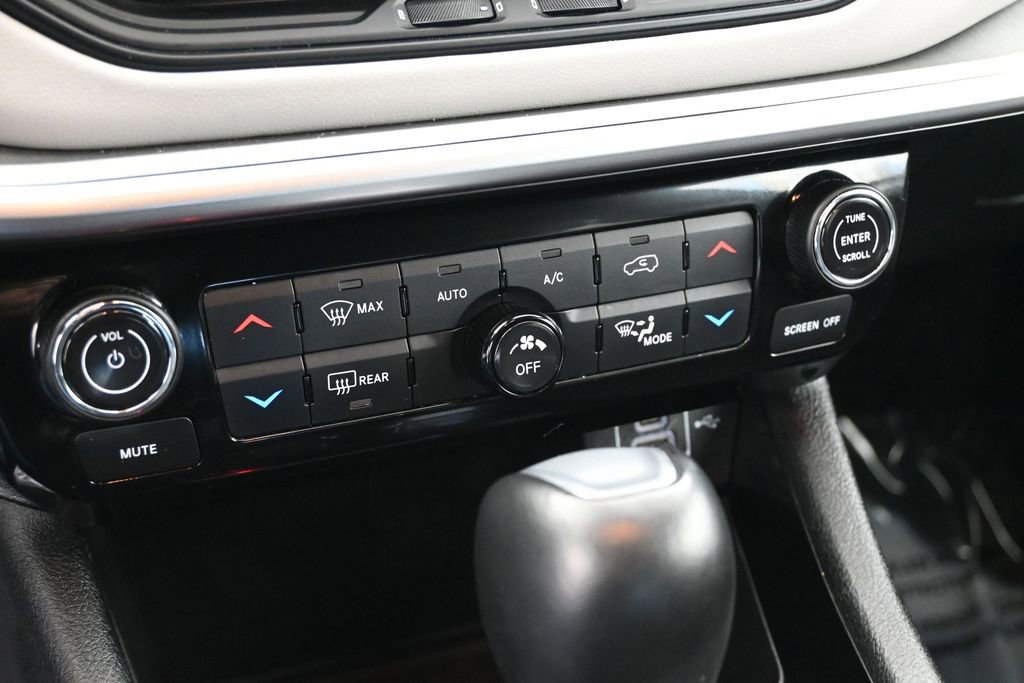 Used 2025 Jeep Compass Limited AWD/4WD image 25
