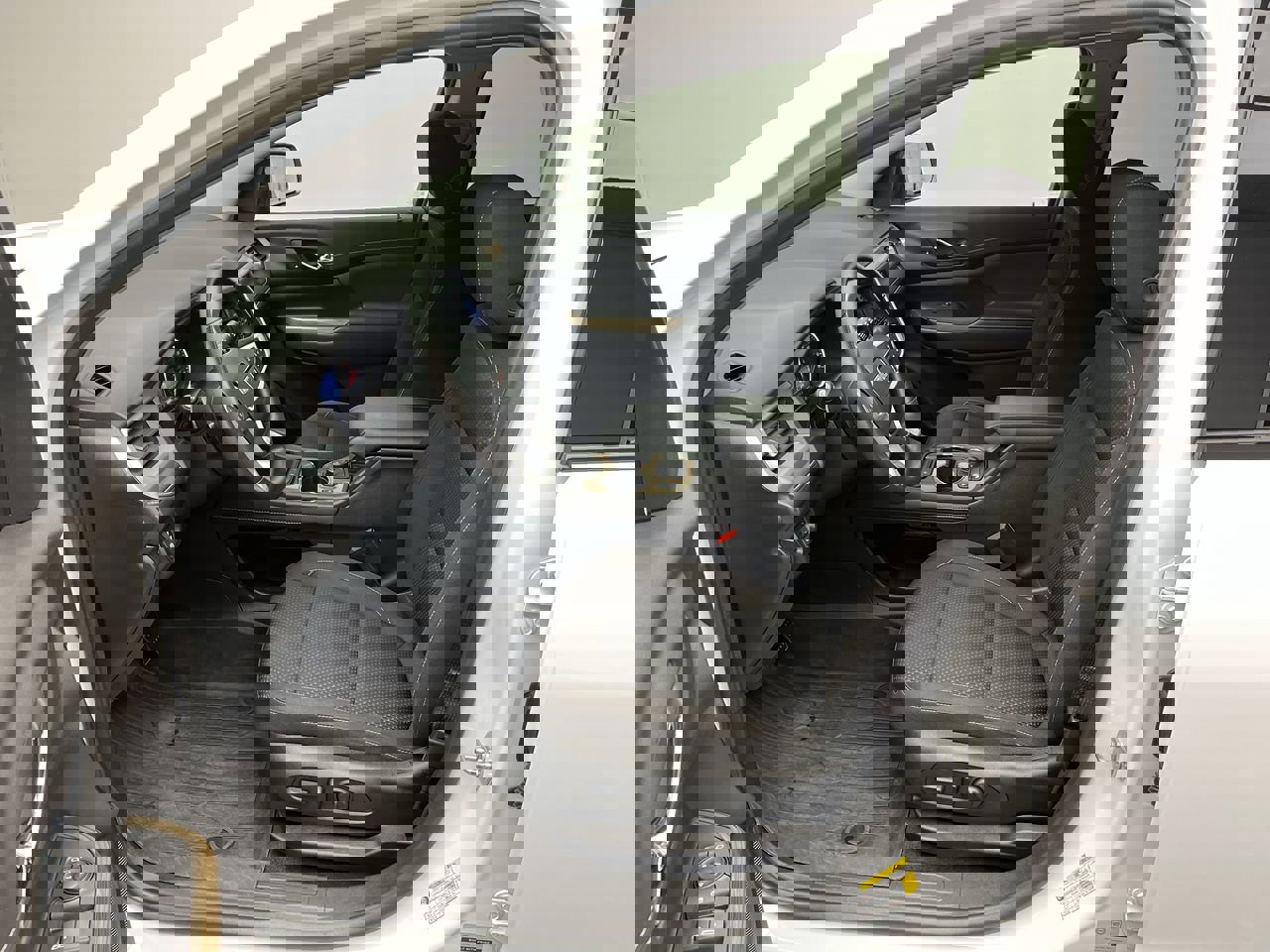 Certified 2023 GMC Acadia SLE w/ Driver Convenience Package image 3