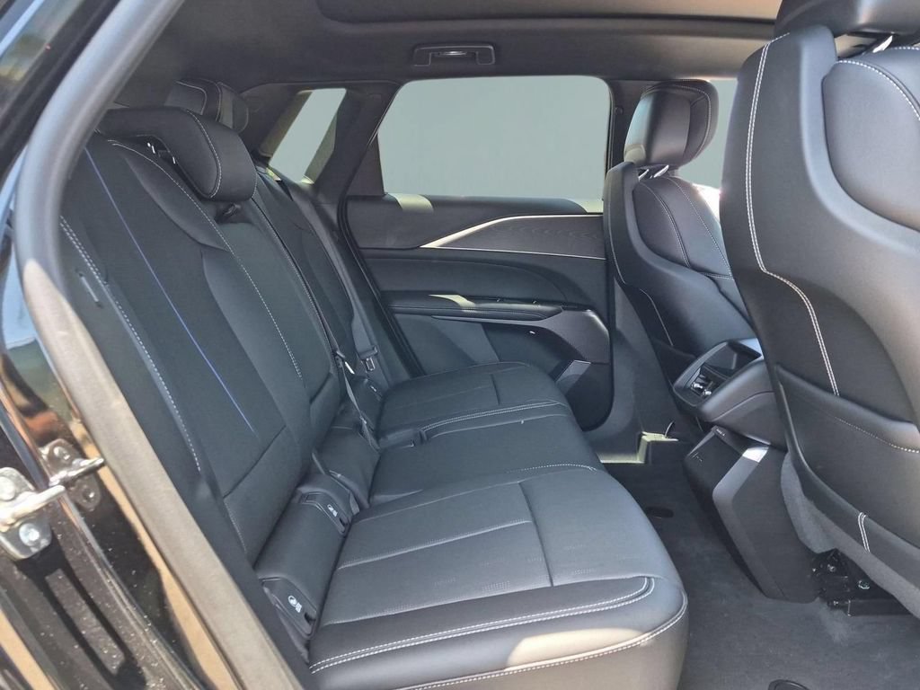 New 2026 Cadillac Lyriq Luxury AWD/4WD image 26
