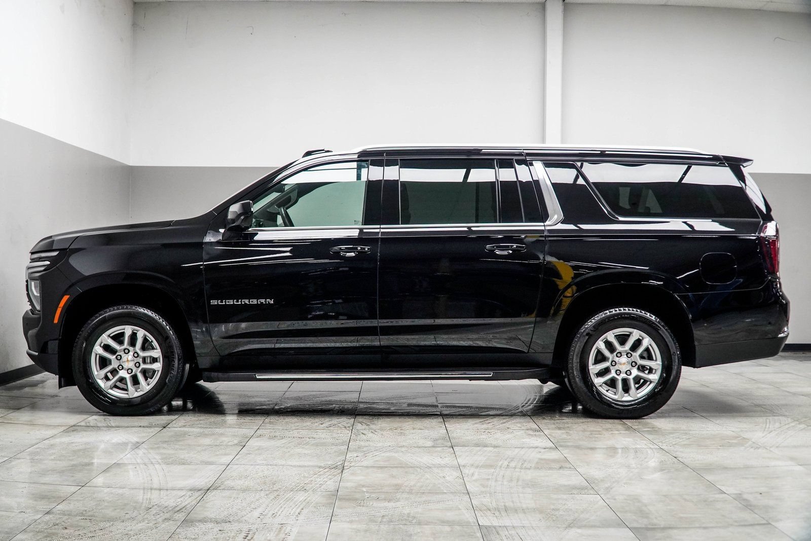 Used 2025 Chevrolet Suburban LT AWD/4WD image 10