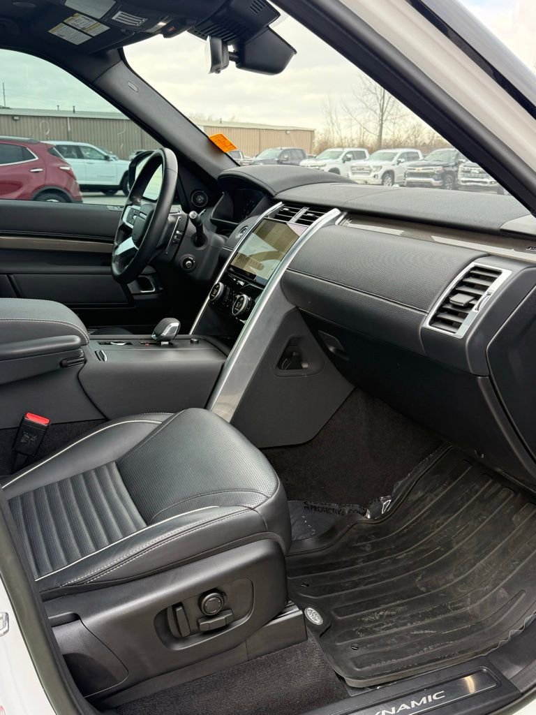 Used 2023 Land Rover Discovery Metropolitan Edition image 45